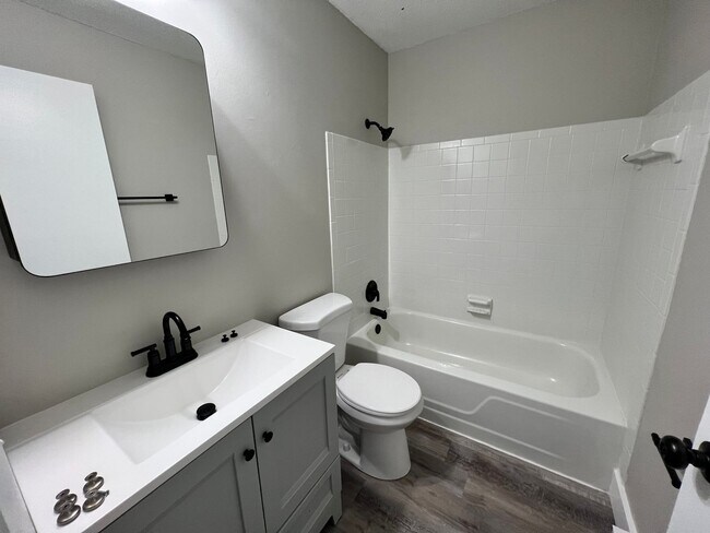 Foto del edificio - Newly remodeled one bedroom available soon!
