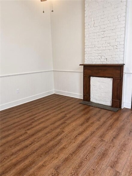 Building Photo - 2307 Chartres St