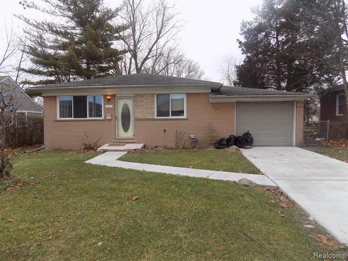 Primary Photo - 4224 Frazho Rd