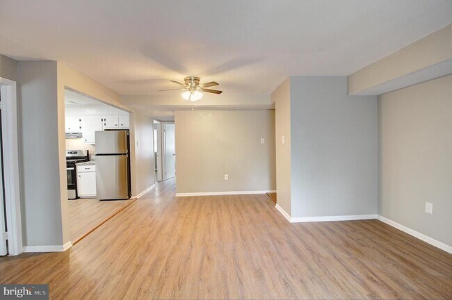 Foto del edificio - 1599 N East St