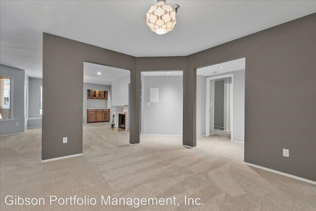Foto del edificio - 3 br, 2 bath House - 365 Forest Ave  Apt 2A
