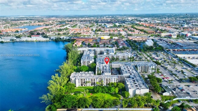 Foto del edificio - 10000 NW 80th Ct