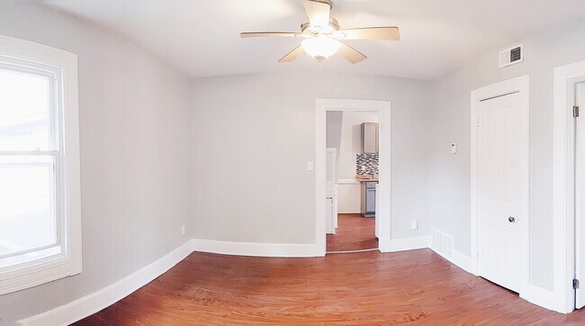 Family room / Dining room - 2197 W 32nd St