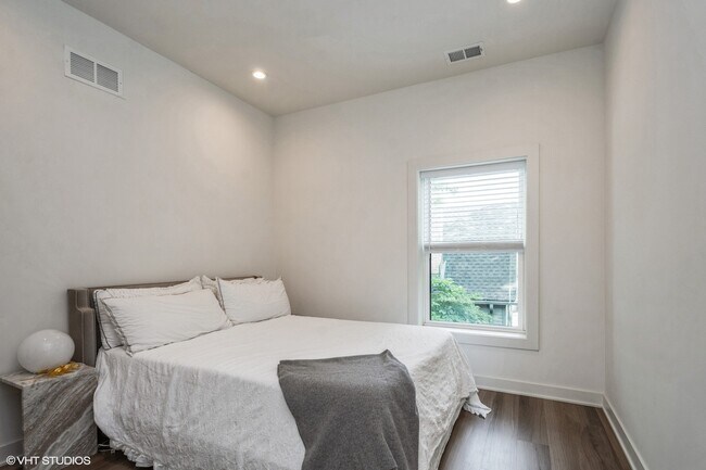 Foto del edificio - 5526 N Magnolia Ave