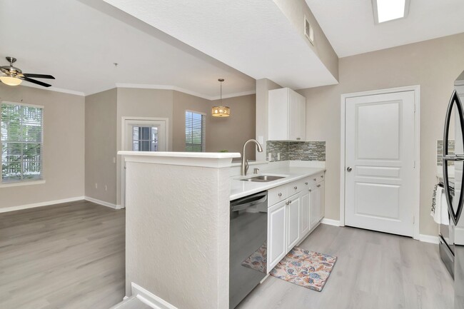 Foto del edificio - Newly Remodeled - Luxury 1 Bedroom 1 Bath