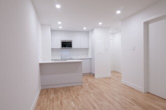 Building Photo - 760 Av. Galt