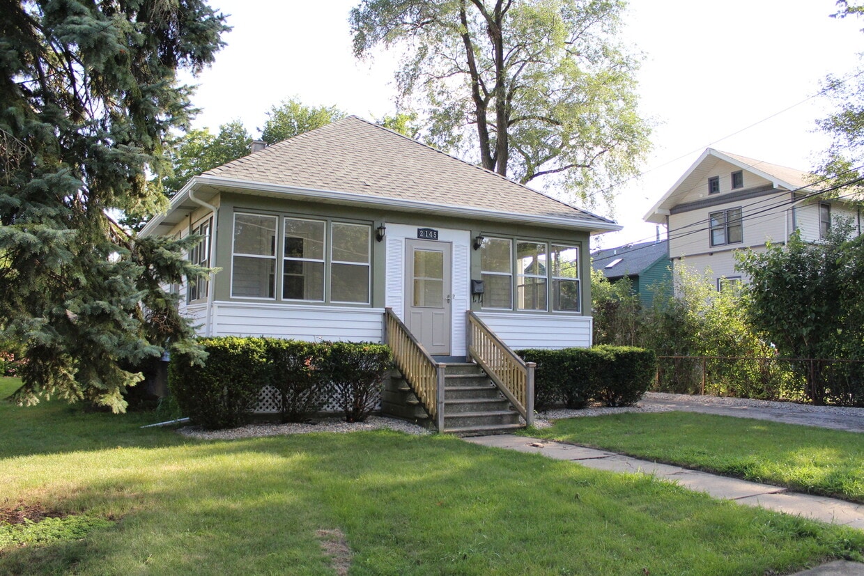 2145 Cedar Rd, Homewood, IL 60430 House Rental in Homewood, IL