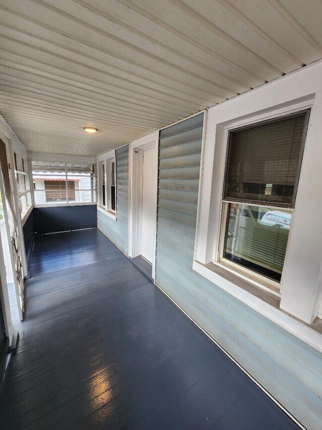 Building Photo - 829 Centre Ave NW