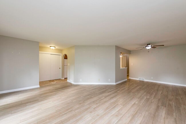 Building Photo - 8929 42 Ct