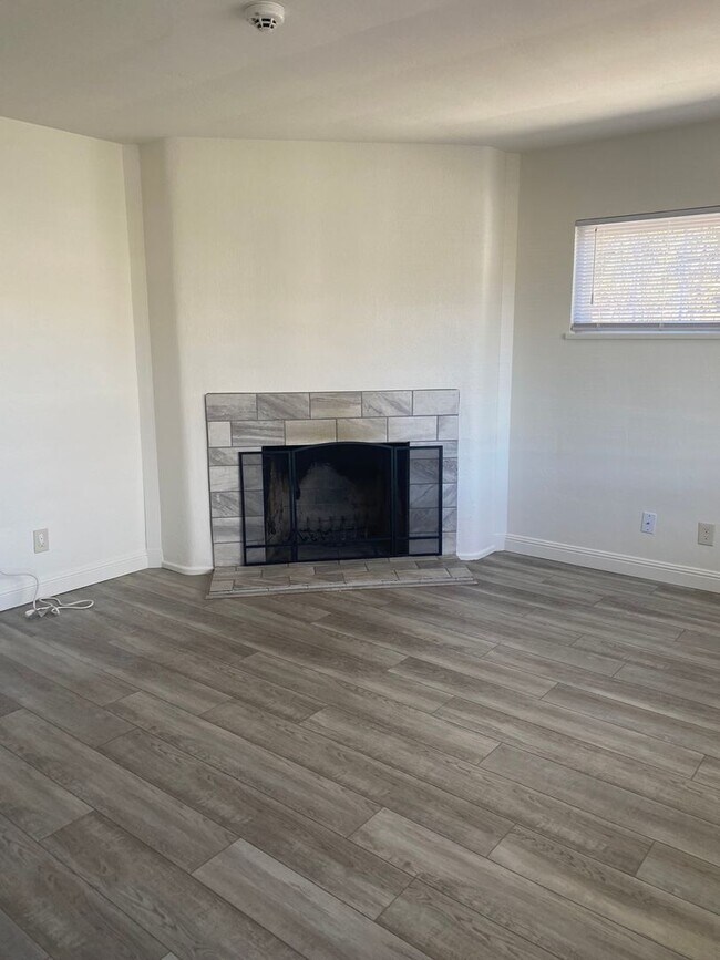 Foto del edificio - Sweet 4 bd, 2 bath, 2+car garage near MidTown