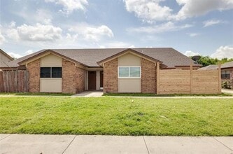 Building Photo - 716 E Pecan St