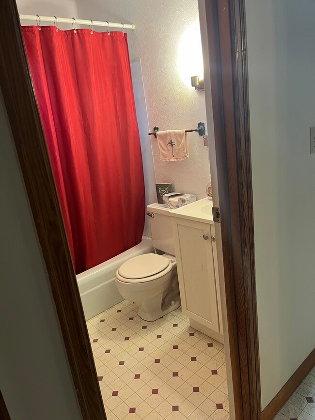 Baño - 595 Bay Rd