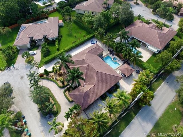 Building Photo - 9402 SW 88th Ct