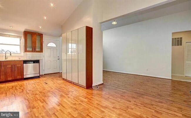 Foto del edificio - 14704 Wycombe St