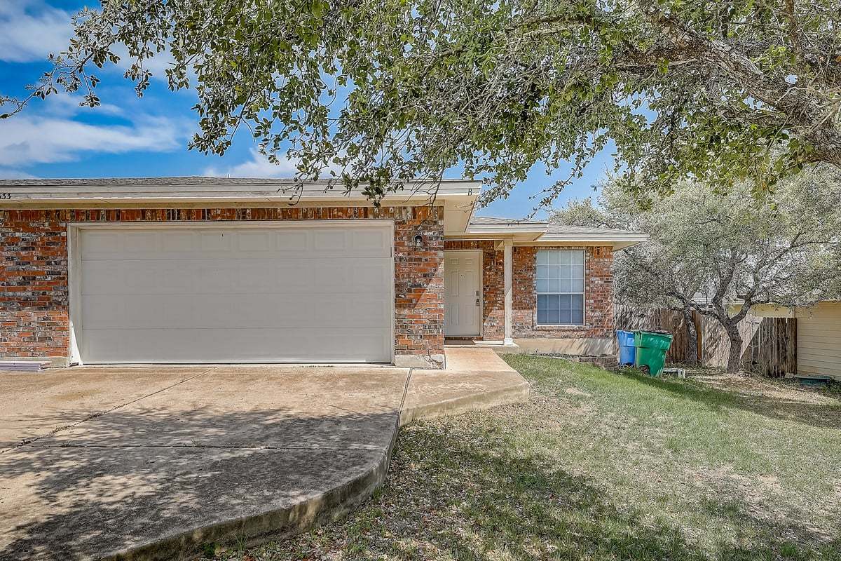 Primary Photo - Beautiful Duplex in Lago Vista