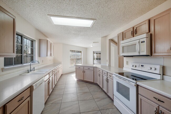 Foto del edificio - 7492 Timbercreek Dr