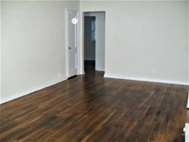 Foto del edificio - 2307 Parkside Ave