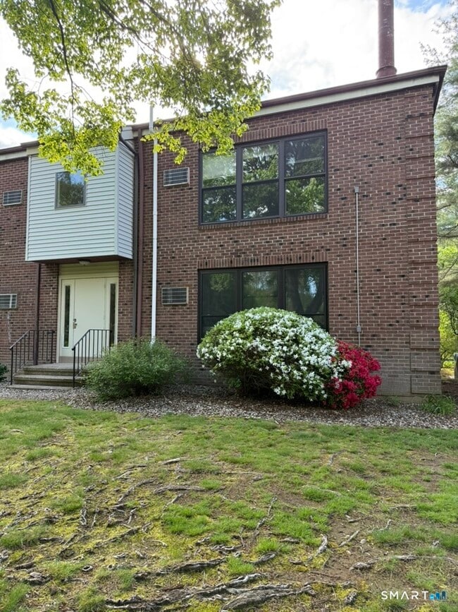 Building Photo - 104 Wellington Dr