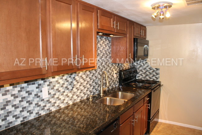 Building Photo - 2206 S Granada Dr