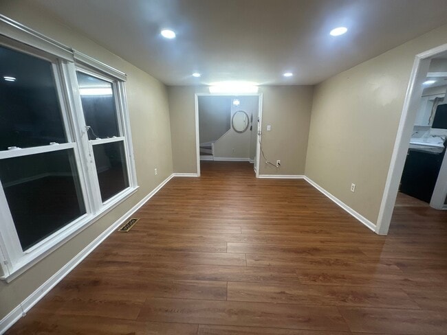 Photo - 16445 Tomahawk Dr (Gaithersburg, MD) House