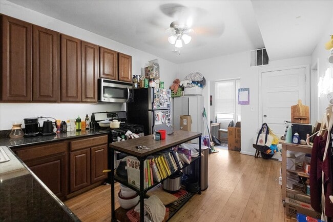 Building Photo - 3121 N Kimball Ave