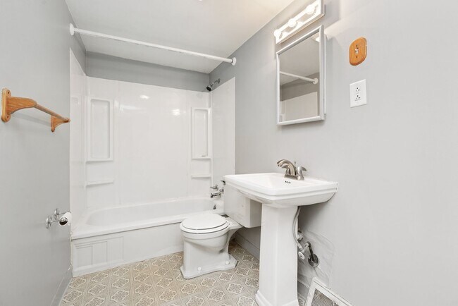 Building Photo - MOVE IN SPECIAL! SCORE HALF OFF 1ST MONTH'S RENT IF SIGNED BY NOV. 21! Beautiful 1 Bedroom home i...