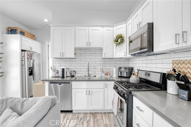 Foto del edificio - 7302 Woodley Ave