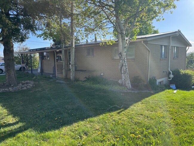 Building Photo - 697 N 1020 E