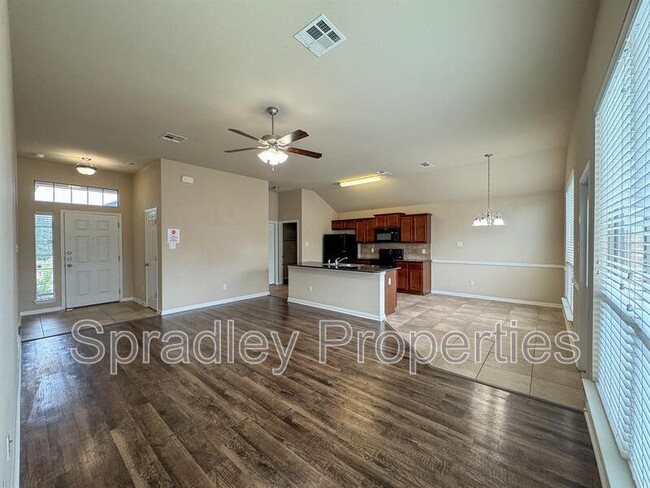 Foto del edificio - 7924 Fieldstone Dr