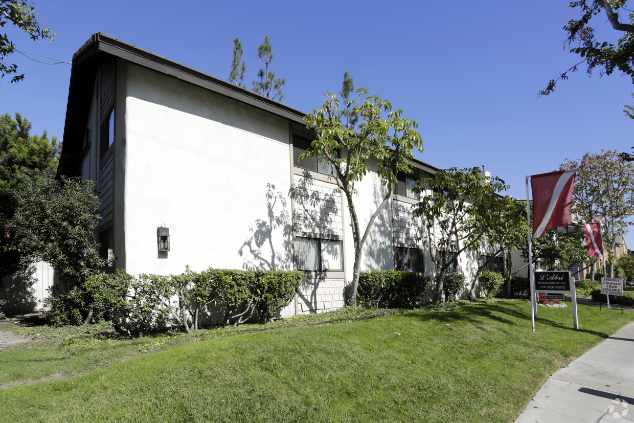 Building Photo - Chapman Meadows