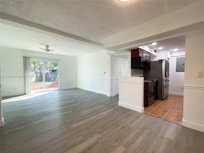 Building Photo - 7915 NW 73rd Ave