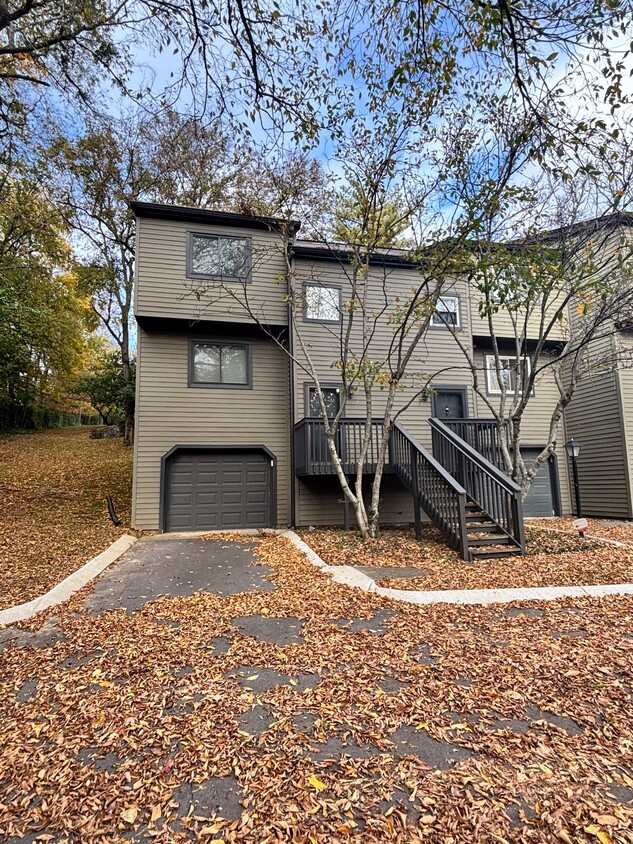 End townhome with garage - 116 Summit Ridge Ct