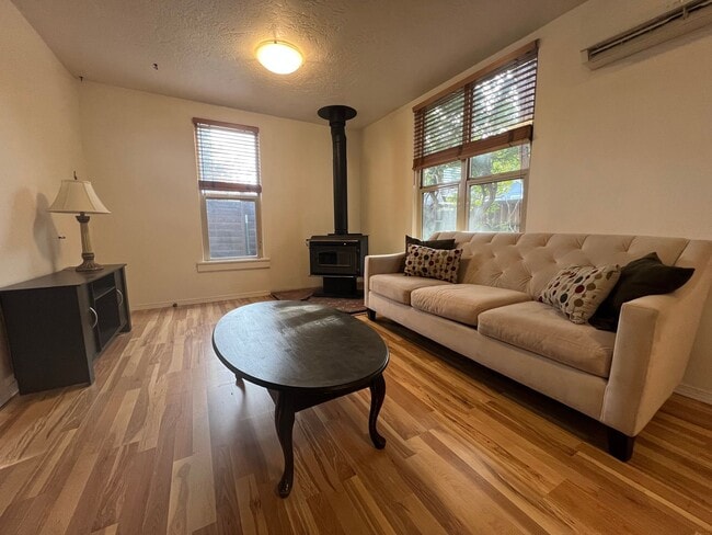 Foto del edificio - 508 N Main St