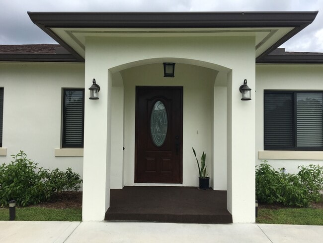 Building Photo - 4412 Vanda Dr