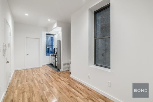 Building Photo - 440 W 51st St