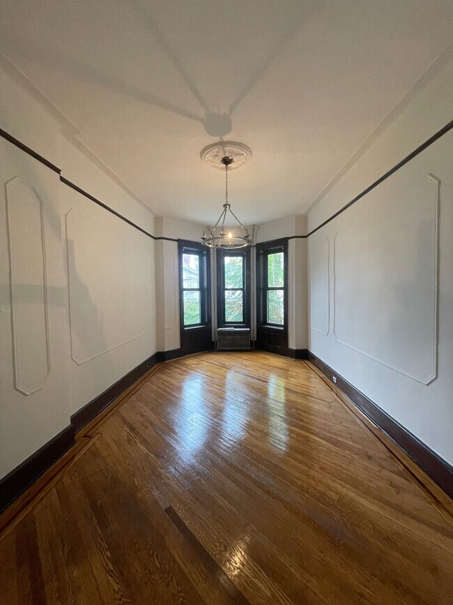 Building Photo - 566-1 Bay Ridge Pky