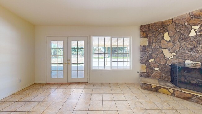Building Photo - Single Story 4/2 Sprawling Estate w/ RV Pa...