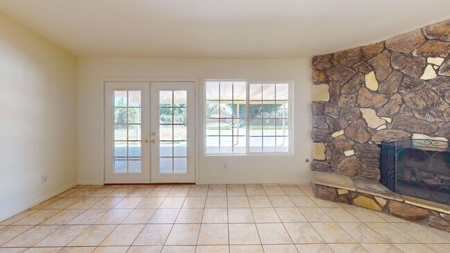 Foto del edificio - Single Story 4/2 Sprawling Estate w/ RV Pa...
