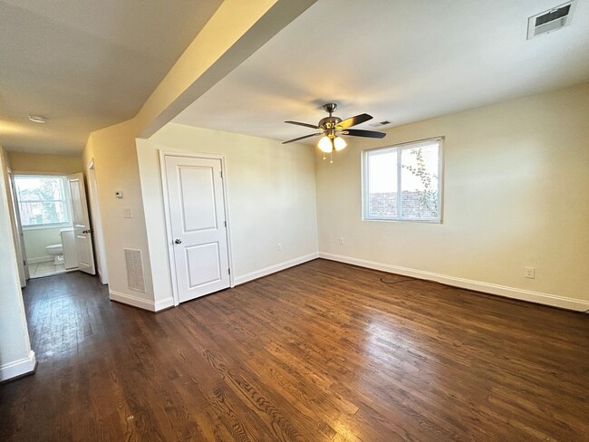 Building Photo - 8531 Chestnut Oak Road