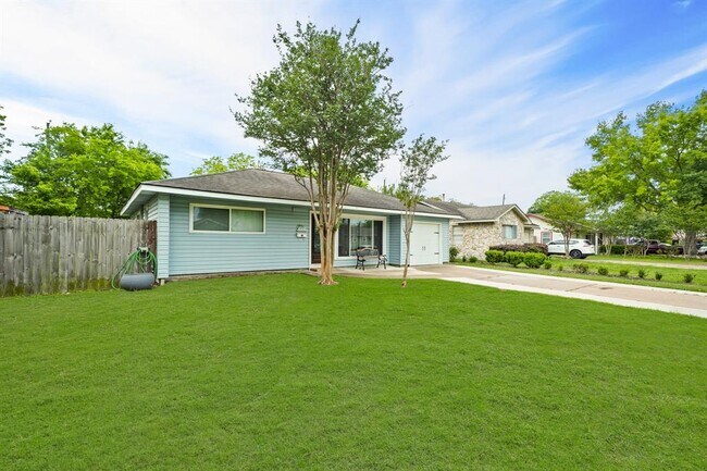Building Photo - 6339 Feldspar St