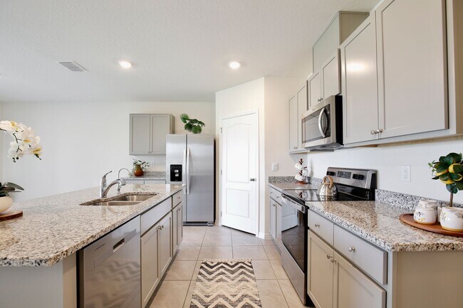 Foto del edificio - Beautiful 4 Bedroom, 2 bath home is Available for Rent in the Forest Lake Community!