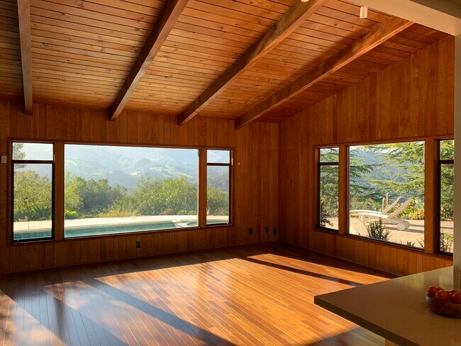 Foto del edificio - 21277 Entrada Rd