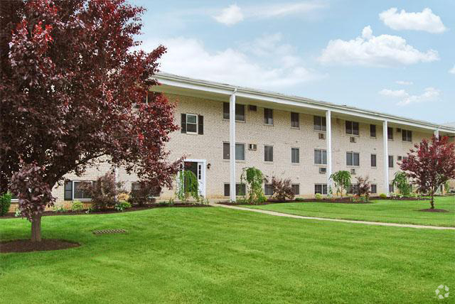 Primary Photo - Arrowhead Court Apartments