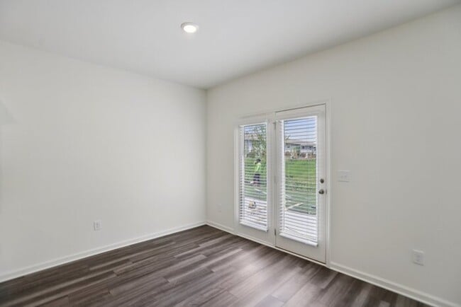 Building Photo - Fantastic 3bd/2.5ba home! Coming soon!