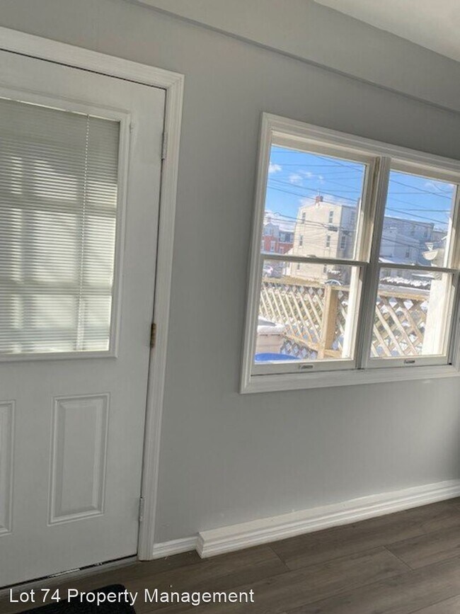 Building Photo - 3 br, 1.5 bath House - 854 N Penn Street
