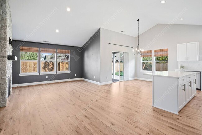 Foto del edificio - 3BR - 2BA Modern Living in a Quiet Cul-de-Sac