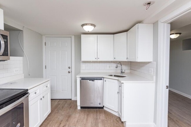 Building Photo - 2 bedroom in Chicago IL 60607
