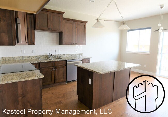 Building Photo - 4 br, 3.5 bath House - 1958 North Hillcres...