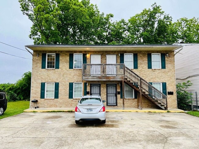 Building Photo - 834 C Ave