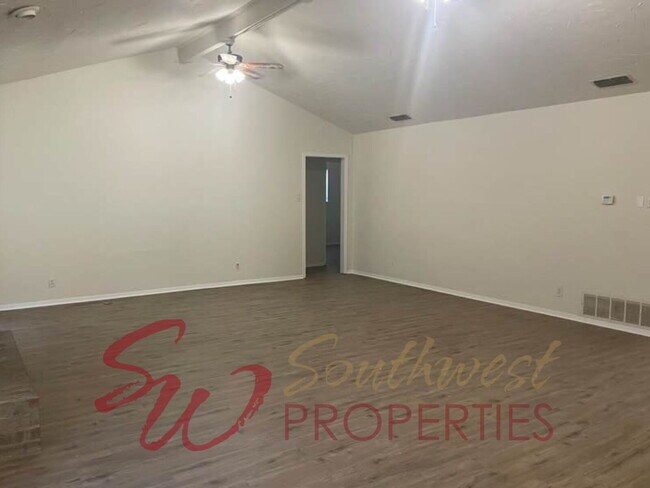 Foto del edificio - 4-Bedroom home in a quiet neighborhood